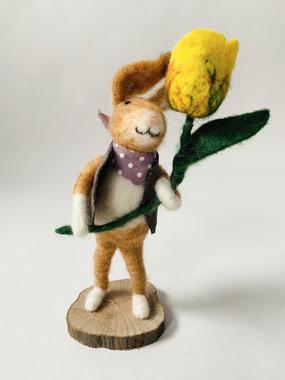 TOVET KANINGUTT M BLOMST H 19CM